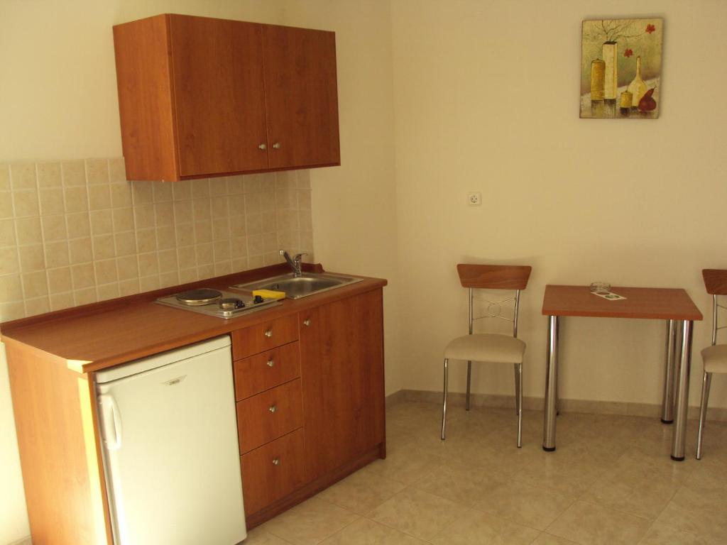 Al Mare Apartments Afantou Pokoj fotografie